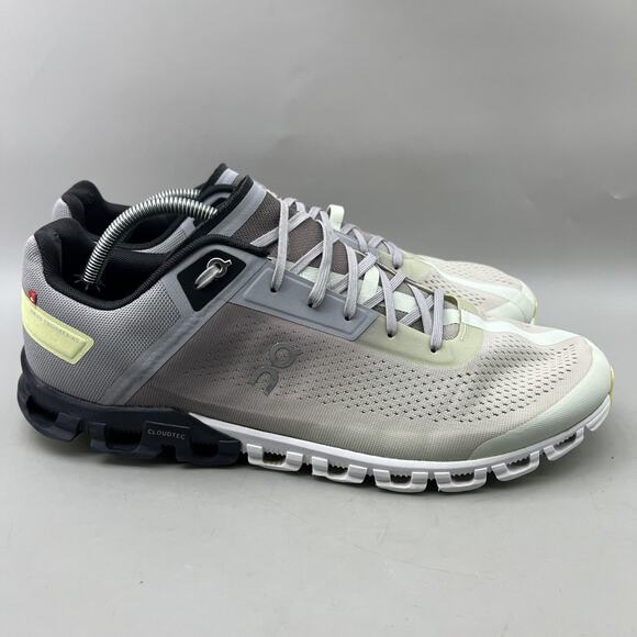 On Cloudflow Running Shoes Men Size 12 Gray Black Lightweight Comfort Sneakers - Picture 1 of 8